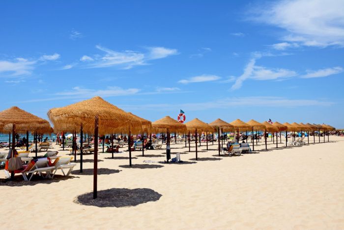 Strand parasols