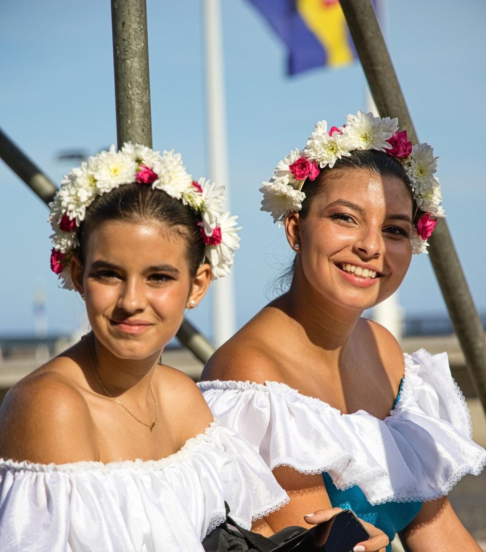 Bloemenmeisjes tijdens het bloemenfestival op Madeira